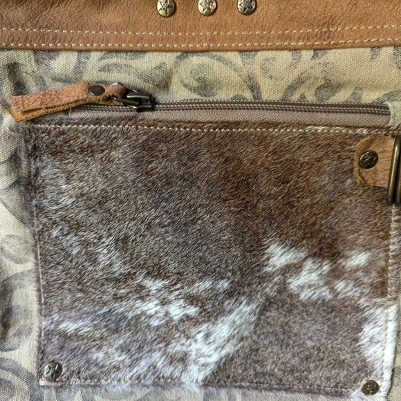 Myra Leather Western Crossbody Bag Cowhide Floral Print - Picture 5 of 12